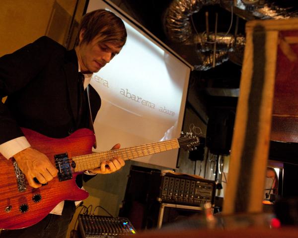 Invisible performing The New Obsolete